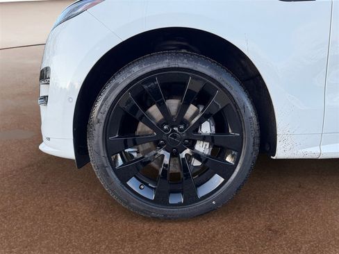 New 2026 Land Rover Range Rover Sport Dynamic SE image 9