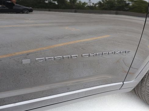 Used 2021 Jeep Grand Cherokee L Laredo AWD/4WD image 9