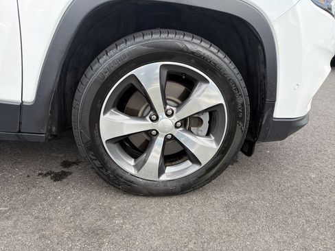 Used 2020 Jeep Cherokee Limited w/ Technology Group FWD image 13