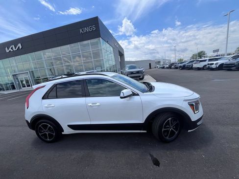 Certified 2023 Kia Niro EX w/ EX Cold Weather Package FWD image 3
