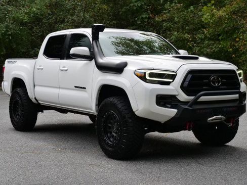 Used 2020 Toyota Tacoma TRD Sport image 4