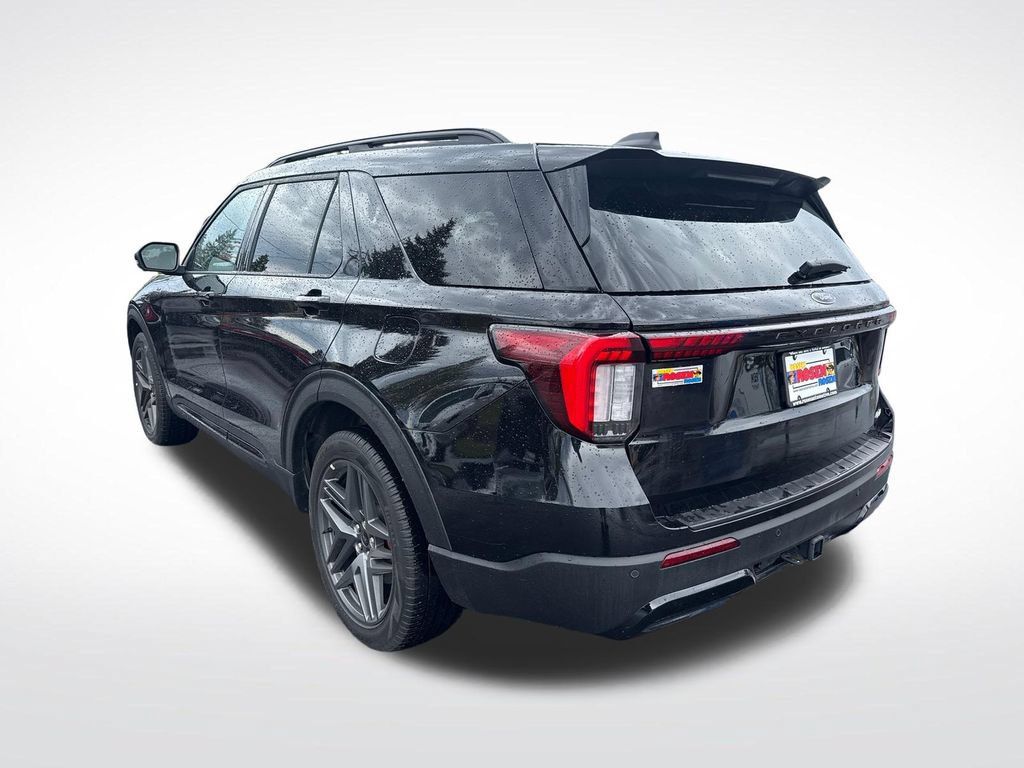 Used 2025 Ford Explorer ST-Line w/ ST-Line Street Pack AWD/4WD image 3