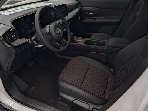 New 2026 Nissan Kicks SR FWD image 9