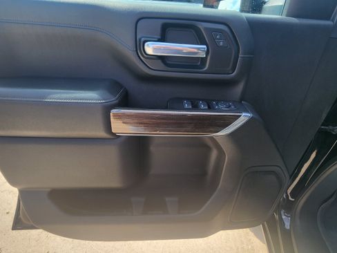 Used 2022 Chevrolet Silverado 2500 LT w/ Midnight Edition AWD/4WD image 11