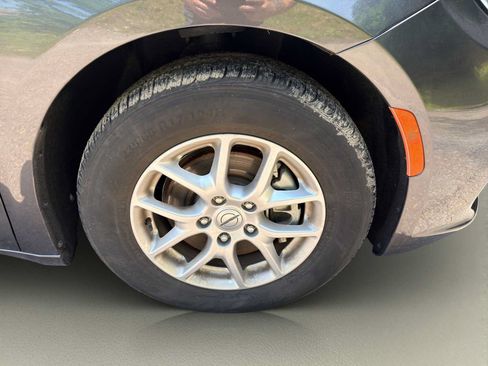 Used 2023 Chrysler Pacifica Touring-L FWD image 25