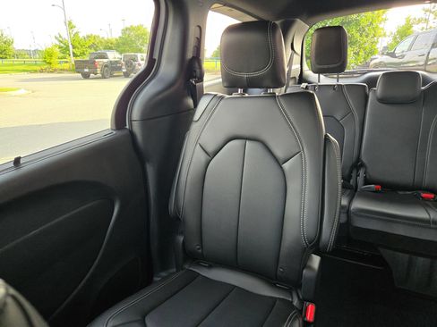 New 2027 Chrysler Pacifica LX FWD image 10
