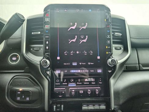 New 2026 RAM 2500 Laramie AWD/4WD image 18