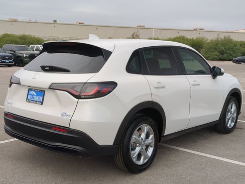 Certified 2025 Honda HR-V LX image 6