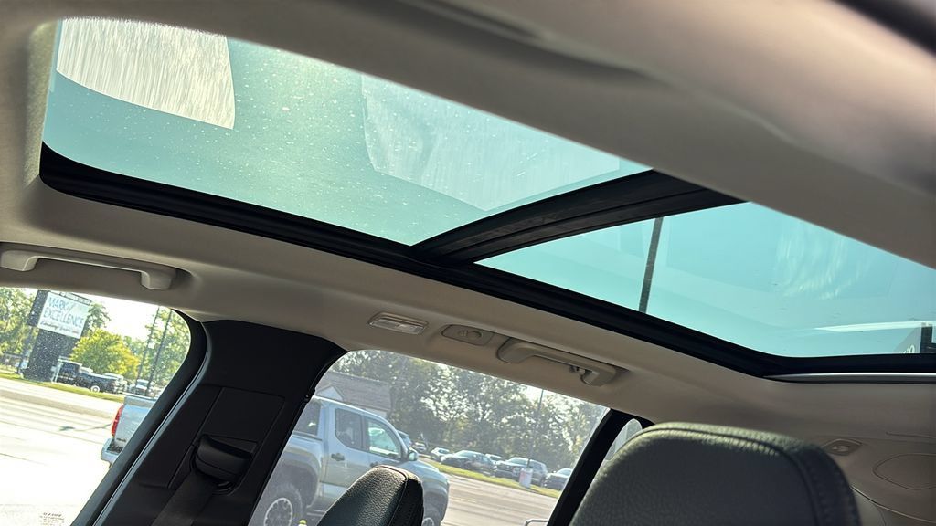 Certified 2025 Volvo XC90 T8 Plus AWD/4WD image 12