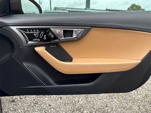 Used 2017 Jaguar F-TYPE S image 22