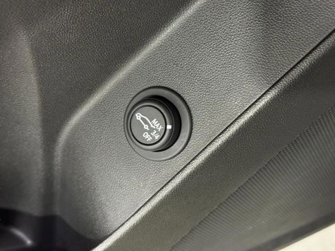 Used 2023 Chevrolet Equinox LT w/ Driver Convenience Package image 24