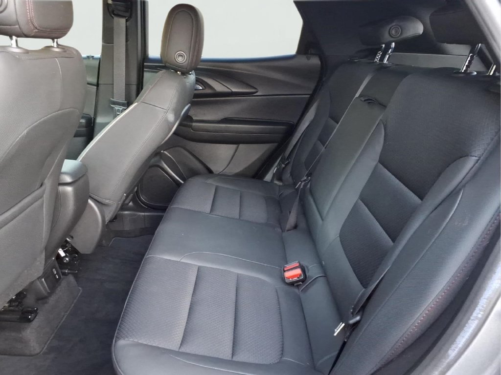 Used 2022 Chevrolet TrailBlazer RS w/ Sun and Liftgate Package FWD image 23