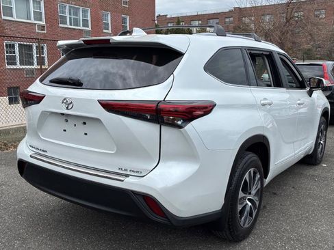 Used 2023 Toyota Highlander XLE image 5