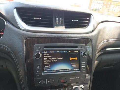 Used 2016 Chevrolet Traverse LT FWD image 9