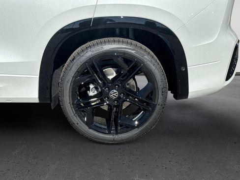 New 2026 Volkswagen Tiguan SE R-Line image 10