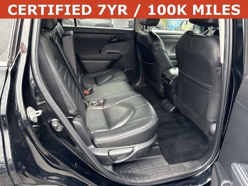 Used 2022 Toyota Highlander LE AWD/4WD image 11
