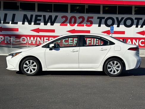Used 2024 Toyota Corolla LE image 2