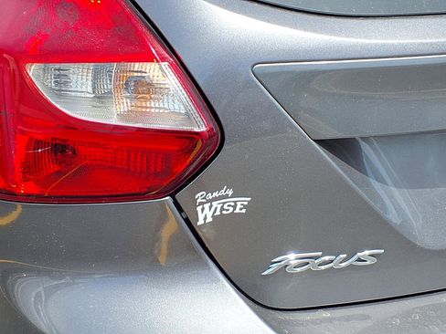 Used 2014 Ford Focus SE w/ SE Winter Package FWD image 21