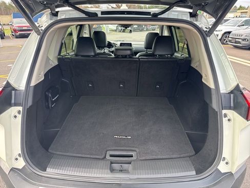 Used 2023 Nissan Rogue SV AWD/4WD image 16