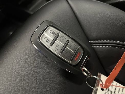 New 2026 Chrysler Pacifica Select image 26