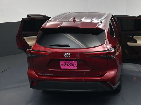Used 2022 Toyota Highlander XLE FWD image 22