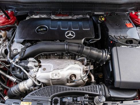 Used 2021 Mercedes-Benz GLB 250 GLB 250 image 31