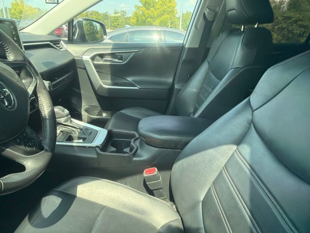 Used 2019 Toyota RAV4 Limited FWD image 16