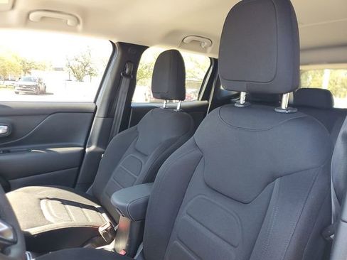 Used 2022 Jeep Renegade Latitude image 13