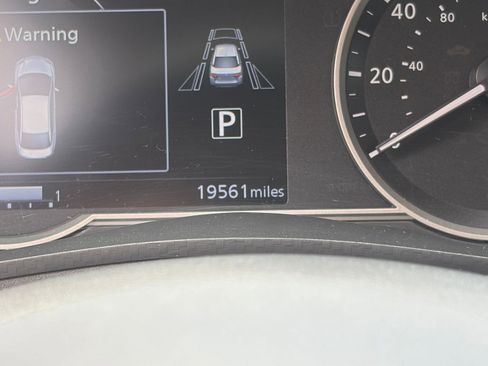 Used 2025 Nissan Versa SV FWD image 38