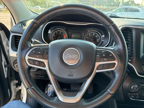 Used 2019 Jeep Cherokee Latitude Plus image 24