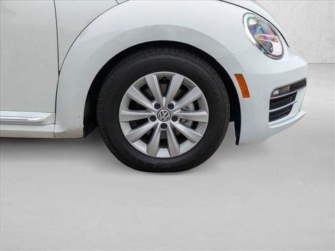 Used 2018 Volkswagen Beetle S image 16