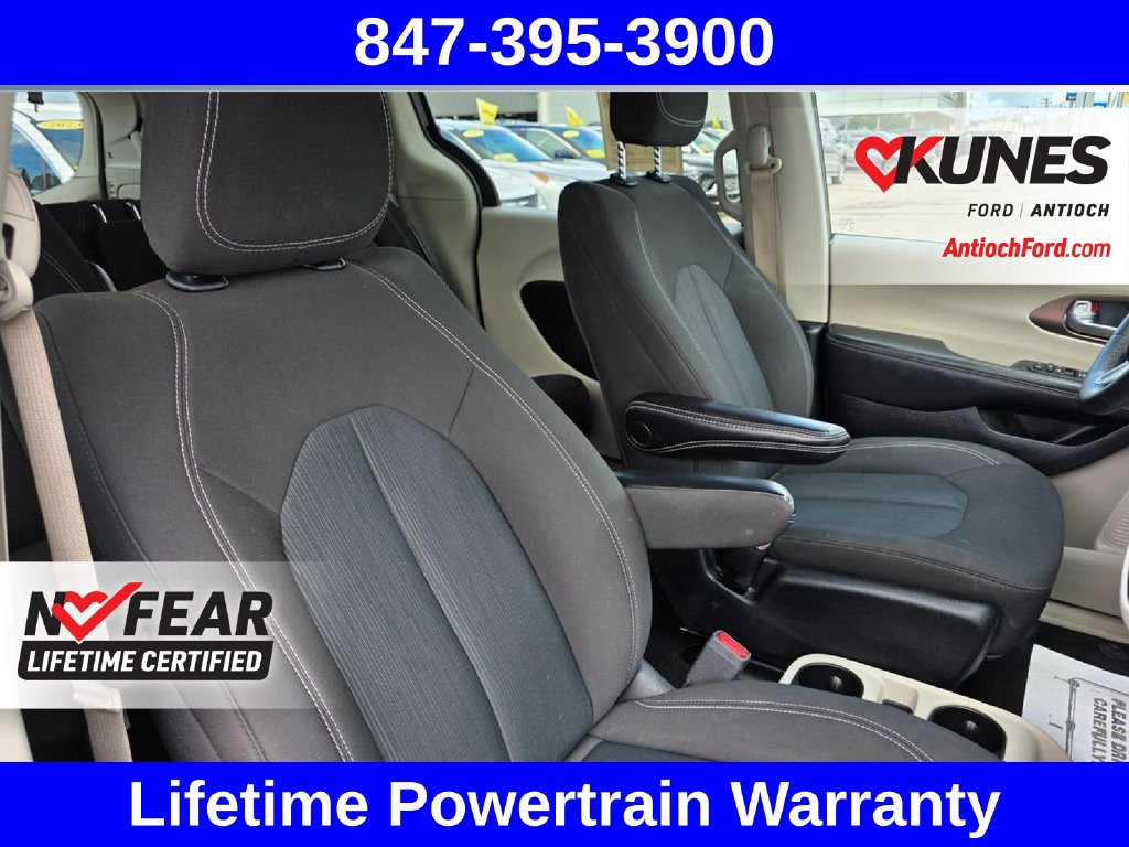 Used 2023 Chrysler Voyager LX FWD image 46