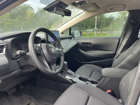 Certified 2025 Toyota Corolla LE FWD image 5