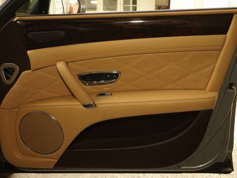 Used 2016 Bentley Flying Spur W12 image 25