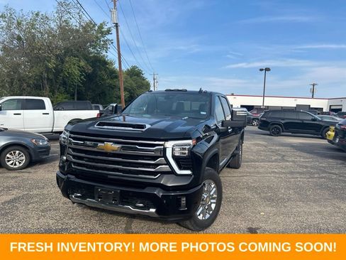 Used 2024 Chevrolet Silverado 2500 High Country w/ Technology Package AWD/4WD image 7