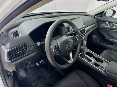 Used 2018 Honda Accord LX image 10