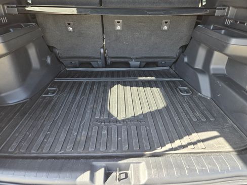 Used 2025 Toyota 4Runner SR5 AWD/4WD image 30