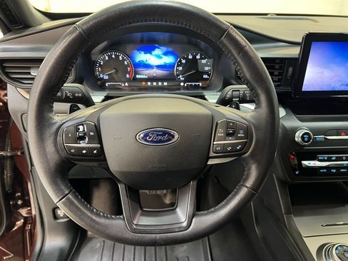 Used 2020 Ford Explorer XLT w/ Comfort Package image 18