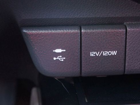 Used 2019 Toyota Camry LE image 38