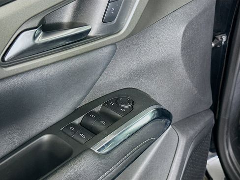 Used 2025 Chevrolet Traverse LT image 15