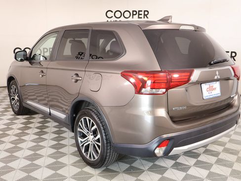Used 2018 Mitsubishi Outlander ES AWD/4WD image 22