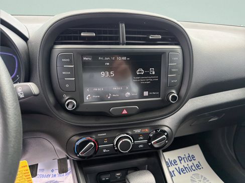 Used 2025 Kia Soul LX w/ LX Technology Package FWD image 16