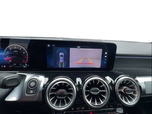 Used 2025 Mercedes-Benz GLB 250 4MATIC image 45
