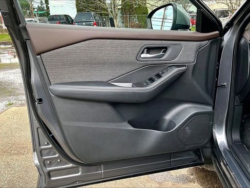 Used 2021 Nissan Rogue SV image 23