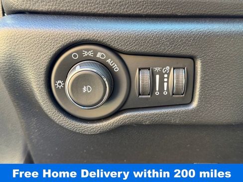 New 2026 Chrysler Pacifica Limited image 25