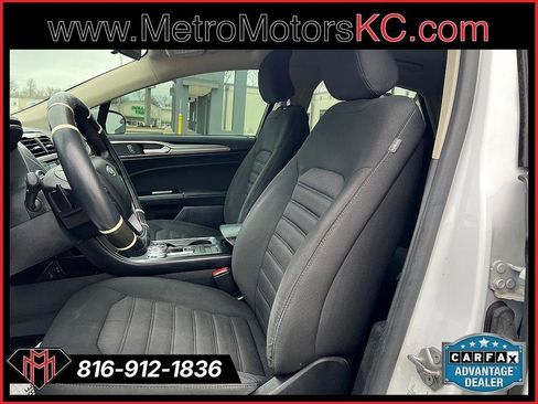 Used 2017 Ford Fusion SE FWD image 12