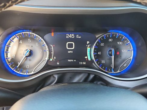 Used 2024 Chrysler Pacifica Touring-L image 20