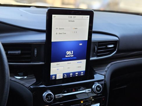 Certified 2022 Ford Explorer Limited w/ Limited Technology Package image 21