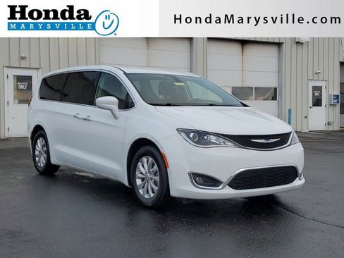 Used 2018 Chrysler Pacifica Touring Plus image 1