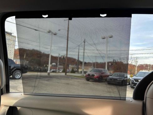 Used 2024 Chrysler Pacifica Touring-L image 54